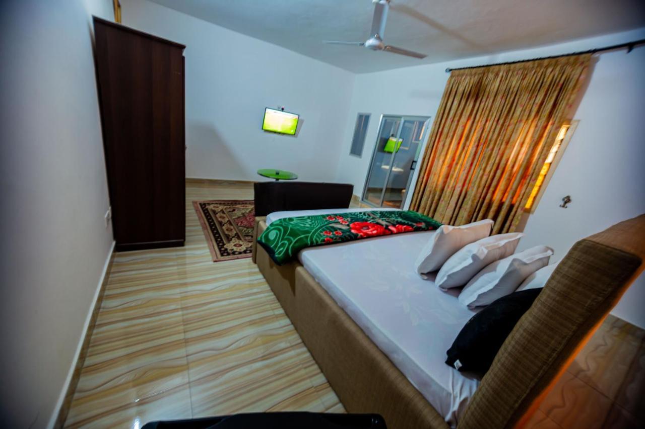 Nap Apartment Hotel Dansoman ภายนอก รูปภาพ